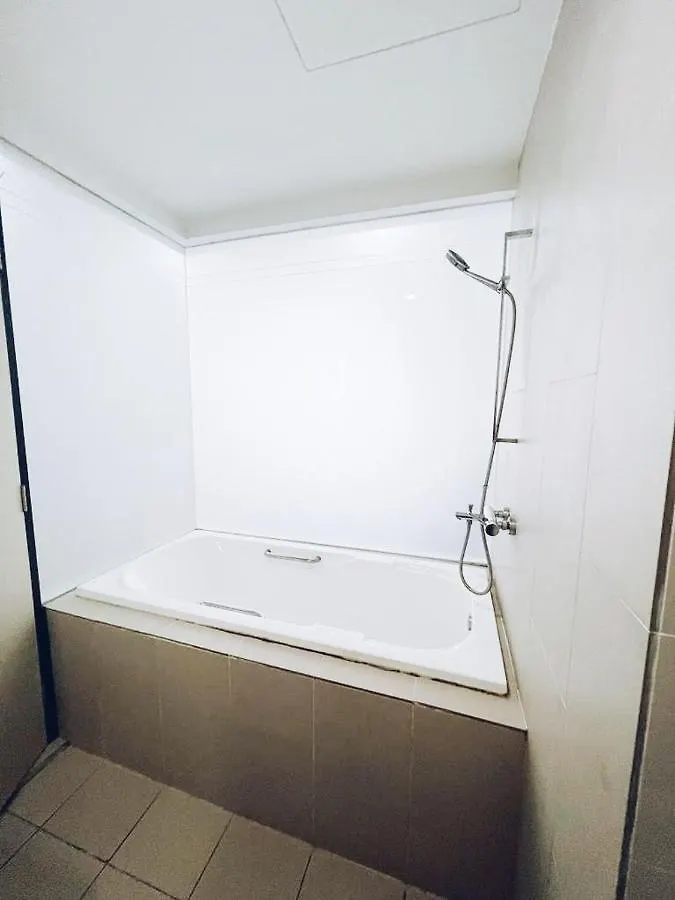 Connected Train 3 Bedrooms - Above Klgateway Mall 14 Kuala Lumpur