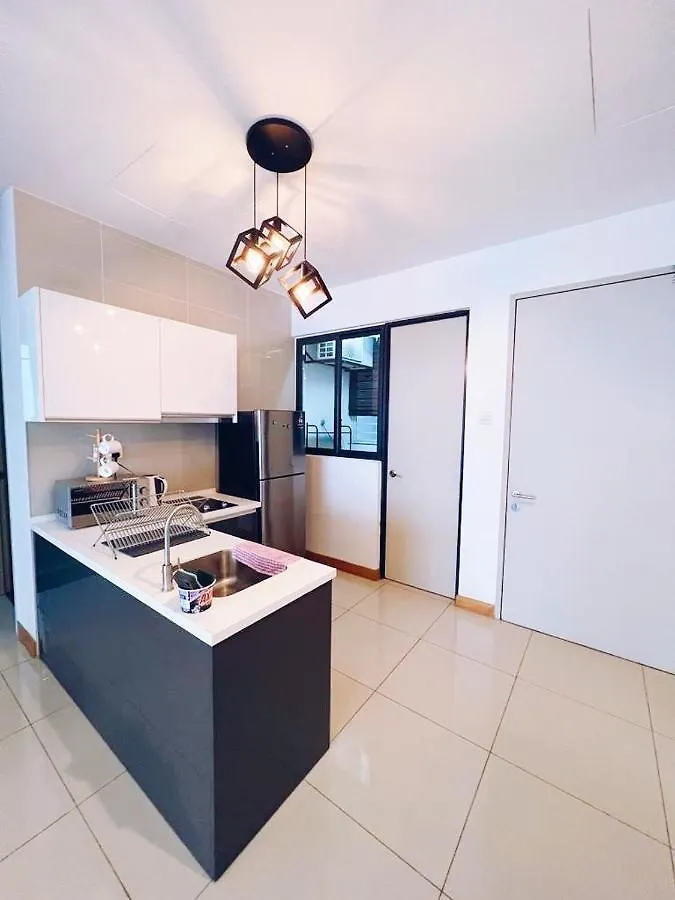 Apartment Connected Train 3 Bedrooms - Above Klgateway Mall 14 Kuala Lumpur