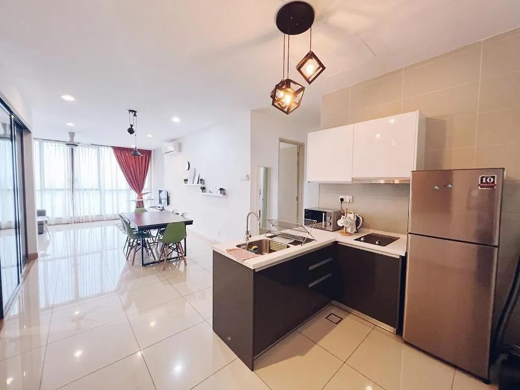 Connected Train 3 Bedrooms - Above Klgateway Mall 14 Kuala Lumpur